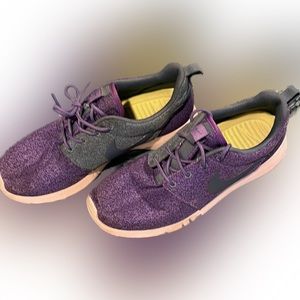 Nike sneakers size 7